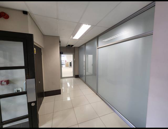324M² OFFICE TO LET IN PINELANDS
